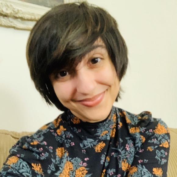 Meet your Posher, Chloe - Picture 1 of 7